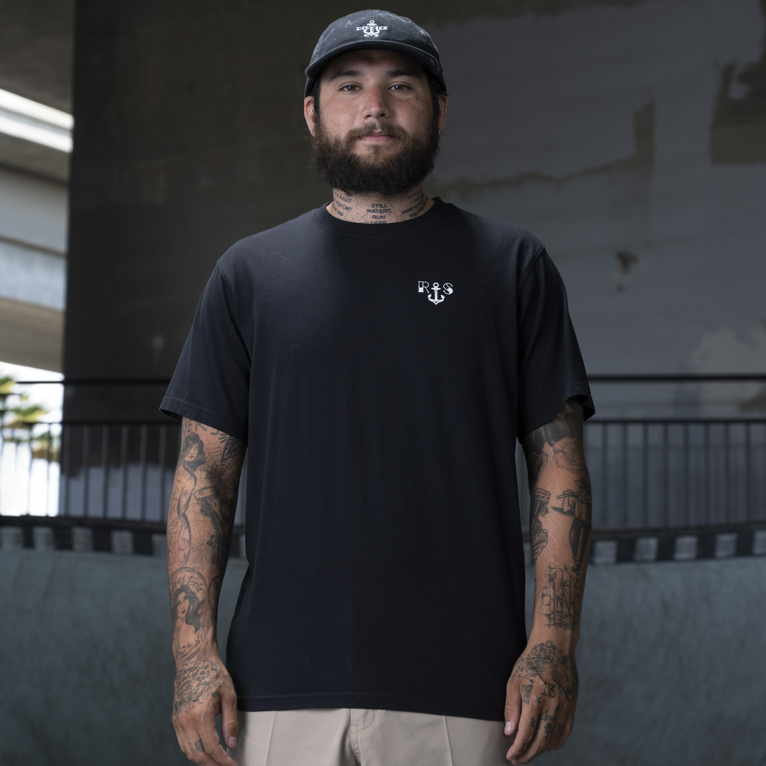 RONNIE SANDOVAL レギュラーフィット ロゴ Tシャツ image number 8
